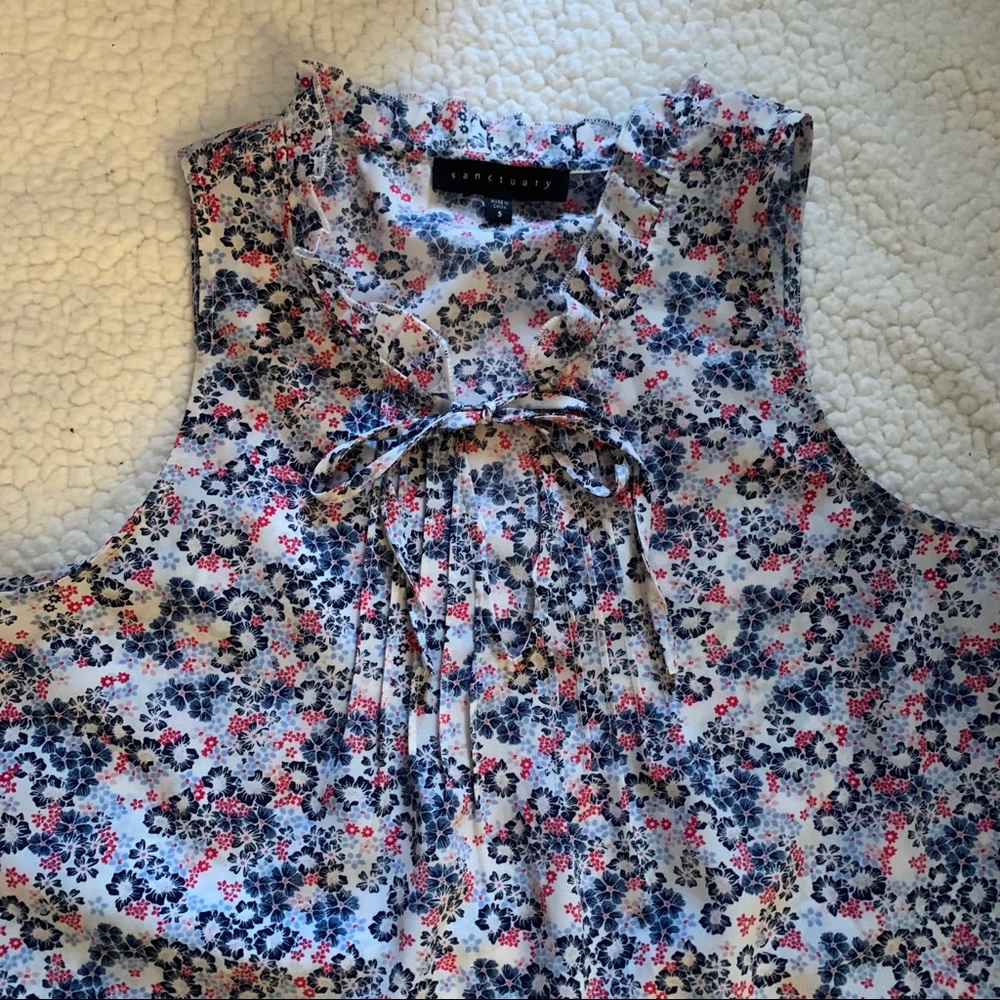 2 for $20 Sanctuary keyhole floral sleeveless top - Picture 2 of 4